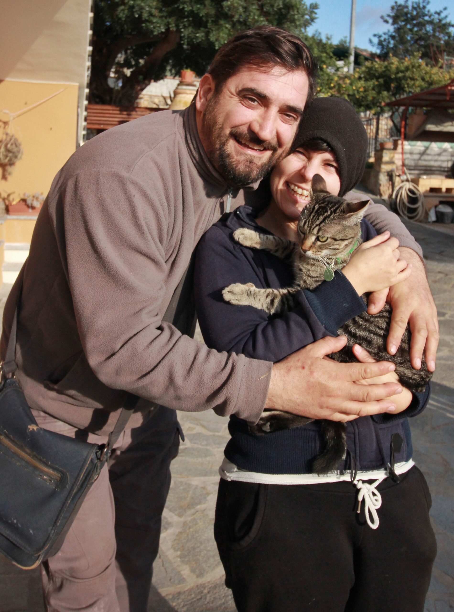 Valentina Marco e il gatto Picci, titolari dell'agriturismo